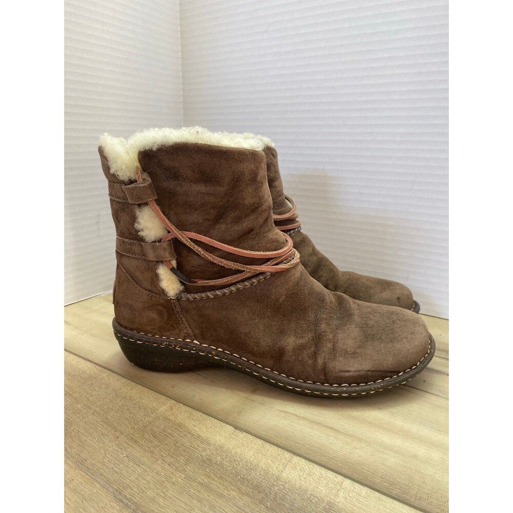 UGG Caspia Boots suede sheepskin Lined Lace Up boots 9
